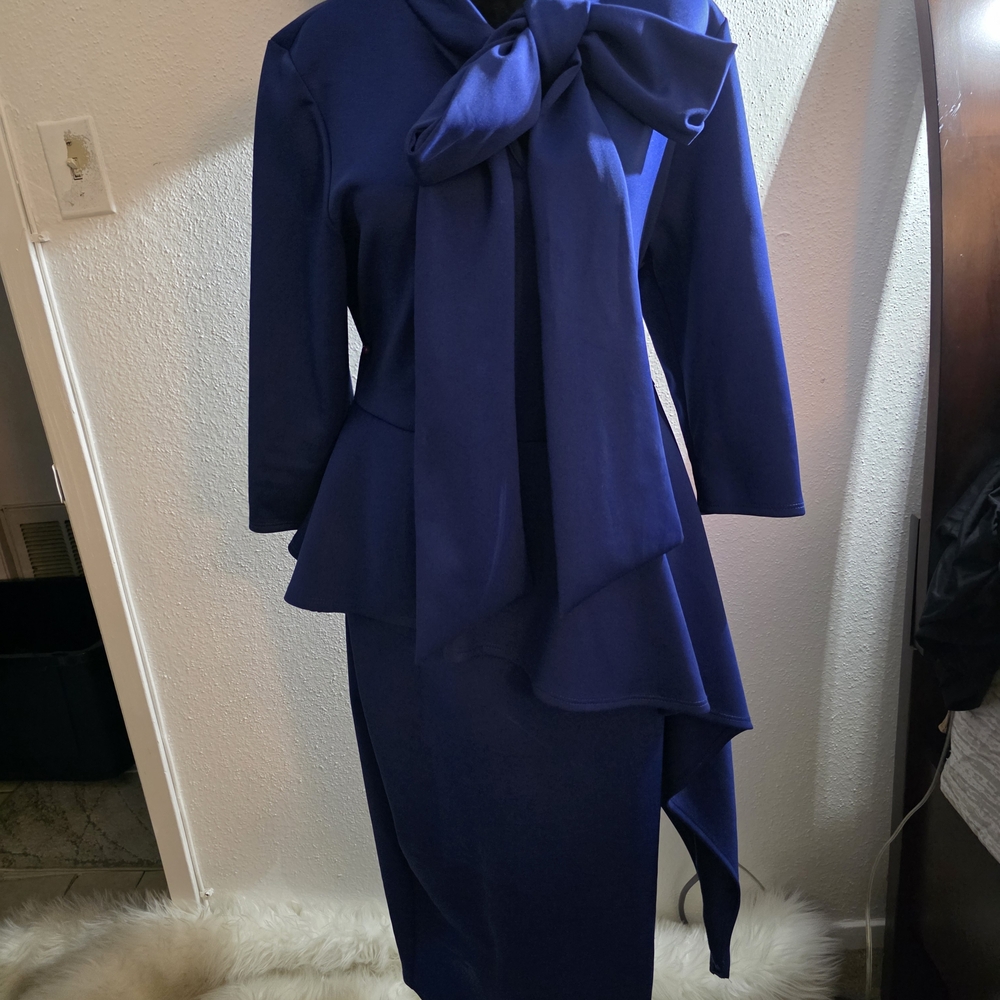 Elegant Blue Dress with Bow Detail